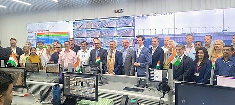 Ein Blick auf die Innovation aus erster Hand: Die österreichische Delegation besichtigt fortschrittliche Kontrollzentren und hebt die technologischen Beiträge von EFKON und STRABAG zu wichtigen indischen Infrastrukturen hervor.