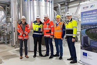 Im Bild von links nach rechts: Thomas Büchner, Geschäftsführer der STRABAG Umwelttechnik GmbH; Dr. Gabriël Clemens, Vorstandsvorsitzender der MVV; Christian Sadleder, Mitglied des Vorstandes der STRABAG AG Österreich, Leiter des Bereichs Energieinfrastruktur; Thomas Hörtinger, CTO des GKM; Dr. Hansjörg Roll, CTO der MVV.