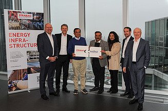 Auf dem Bild von links nach rechts: Christian Sadleder, Rajat Mishra, Siegfried Wanker, Praviin Biche, Manjiree Biche, Gerhard Glatz, Norbert Hofmann